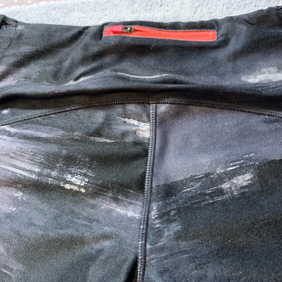 Activewear Capri Leggings - Picture 2 of 3